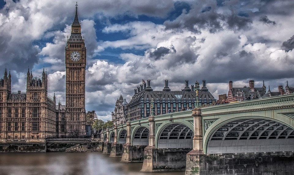 http://maxpixel.freegreatpicture.com/static/photo/1x/Clouds-Bridge-London-Dramatic-Water-Big-Bang-1900570.jpg