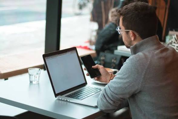 AI Hiring Boom: How Cognitive Technologies Are Redefining E-Commerce Recruitment