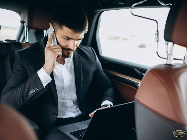 Business Travel in Dubai: HR Best Practices for Employee Car Rentals