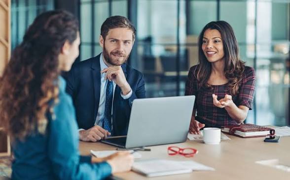 ATS vs Traditional Hiring: Is It Time for HR Teams to Switch in 2026?