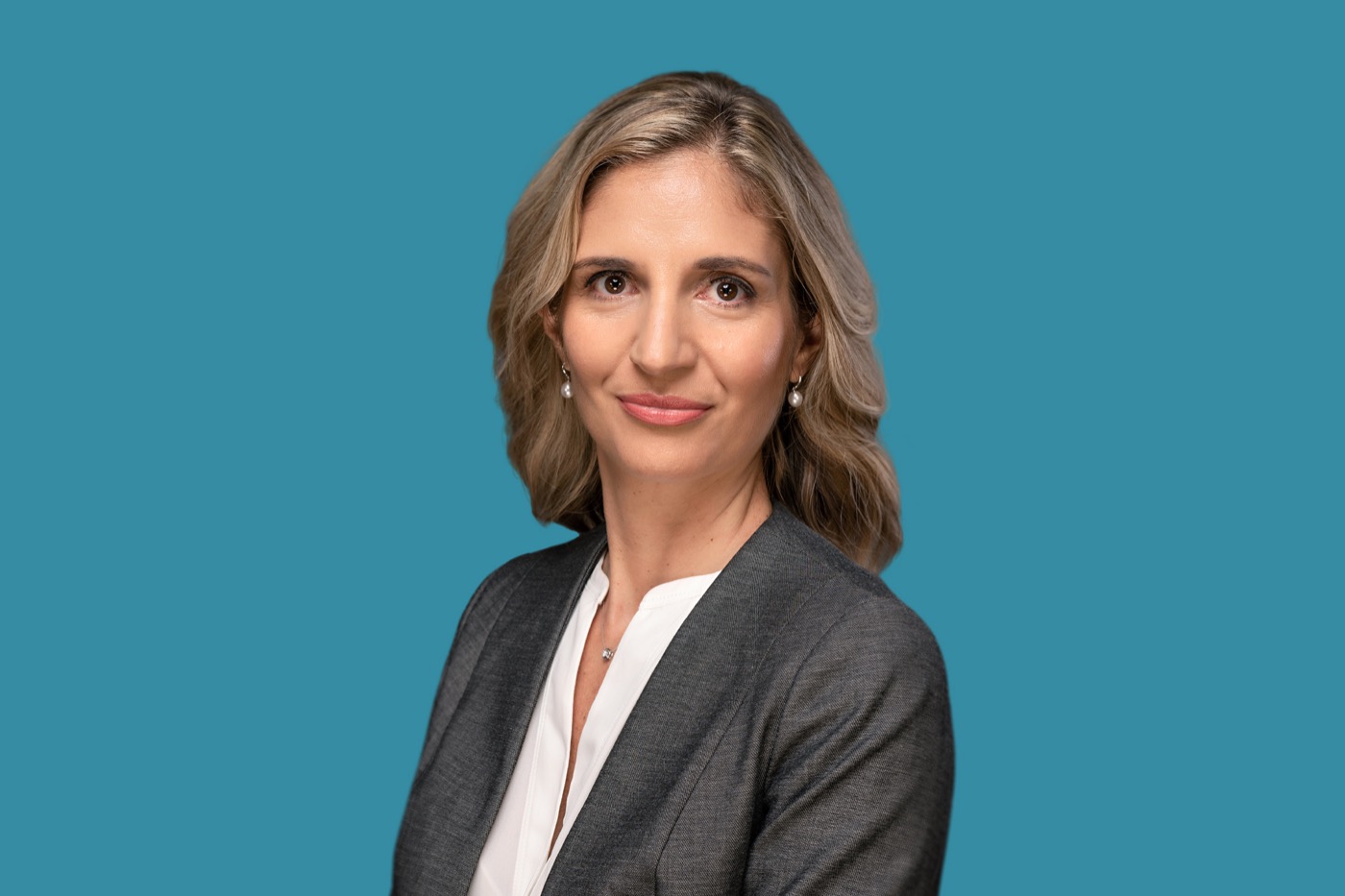 Elisa Mallis of the Center for Creative Leadership, pictured against a teal background.