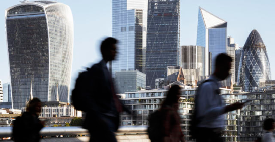 UK Pay Rises Flatten in Third Quarter and Forecast to Drop Further in 2025