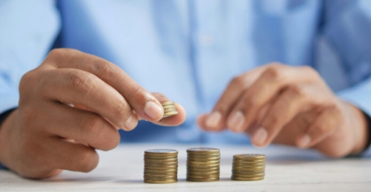 UK employees set to see wages rising at a higher rate than inflation for the first time since the pandemic, new report reveals