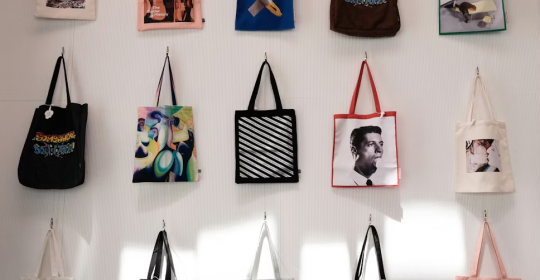 How Companies Use Printed Tote Bags to Increase Brand Exposure at Conferences?